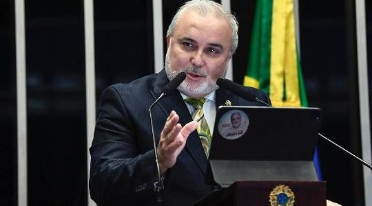 Ações da Petrobras caem após Prates assumir presidência