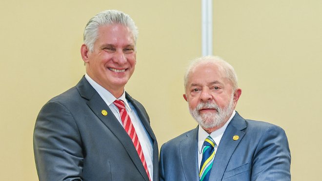 Lula se reúne com ditador de Cuba e fala em restabelecer relações diplomáticas