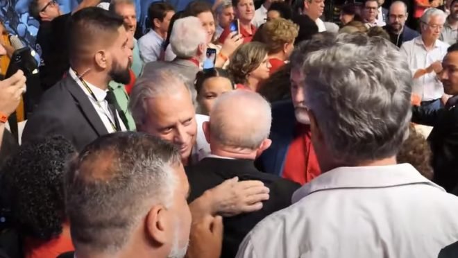 Em discurso para militantes, Lula agradece apoio de Zé Dirceu e critica Bolsonaro