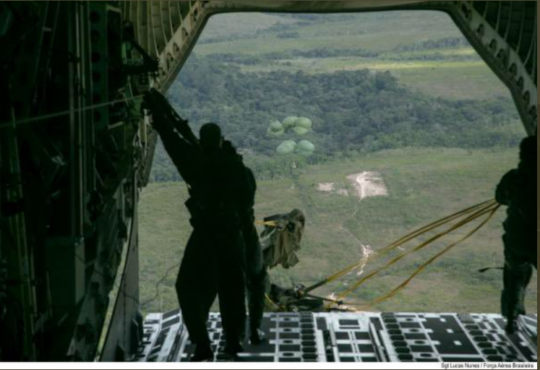 FAB reabre espaço aéreo para retirar garimpeiros de Roraima