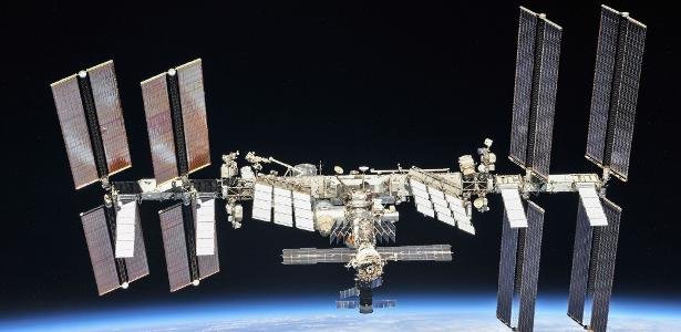 Rússia propõe nova data para retirar astronautas 'presos' na ISS