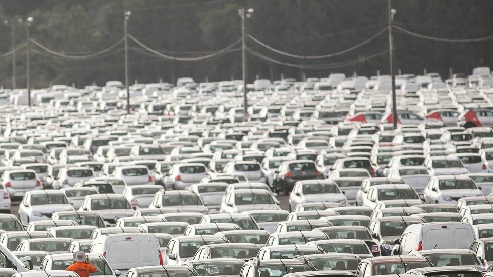Benefício para “carro popular” reduzirá valor de veículos em até 10,96%, diz governo.