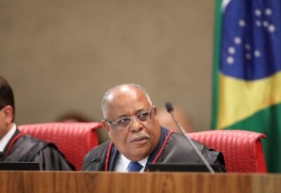 TSE: relator vota para tornar Bolsonaro inelegível por 8 anos