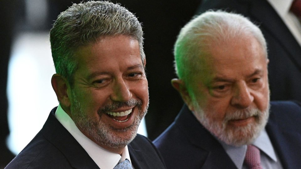 Lira pressiona Lula por mais cargos para o PP no governo
