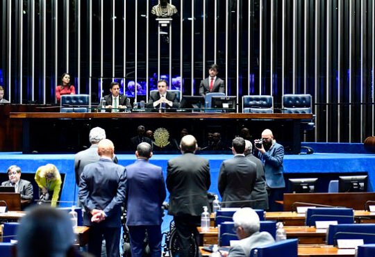 Senado aprova projeto que cria programa Desenrola Brasil
