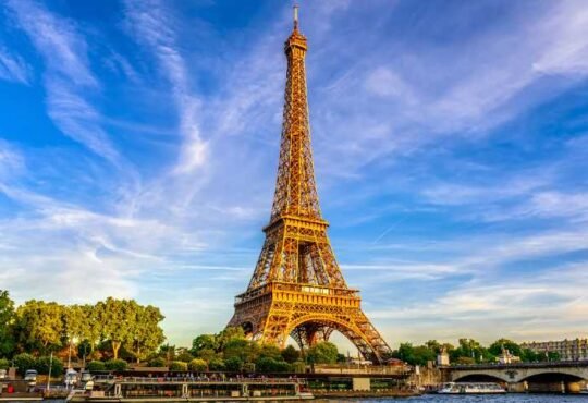 O livro que revela os bastidores e as lendas sobre a épica construção da Torre Eiffel